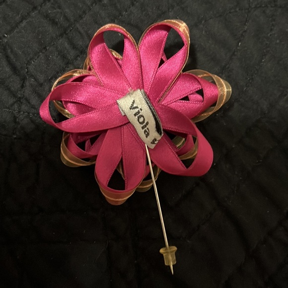 Vintage ribbon broach - Picture 2 of 4